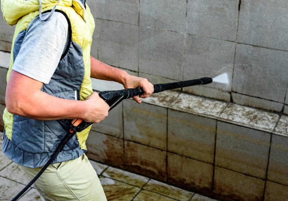 Pressure washing cleaning