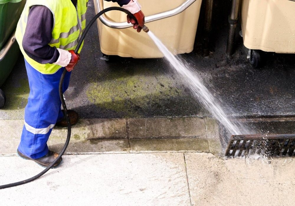 Pressure washing cleaning